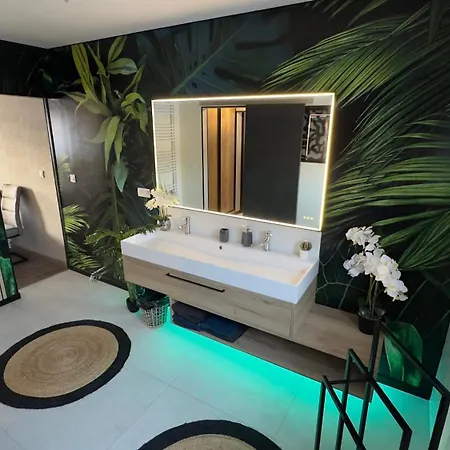 Maison Chez Nounou Sauna Jacuzzi Jardin Arbore Holiday home *