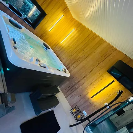 Holiday home Maison Chez Nounou Sauna Jacuzzi Jardin Arbore *